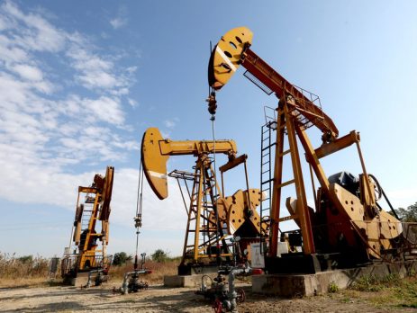 Pumpjacks sind auf einem Ölfeld in Huaian, Jiangsu, zu sehen